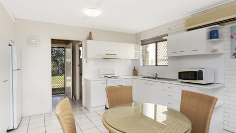 Ground floor air conditioned, fabulous waterviews overlooking Pumicestone Passage House in Sandstone Point