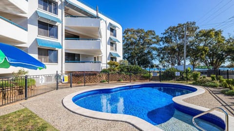 2nd Floor Unit with Water Views and Pool - Karoonda Sands, Bongaree Haus in Sandstone Point