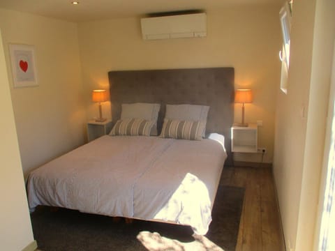 Bed, Bedroom, air conditioner