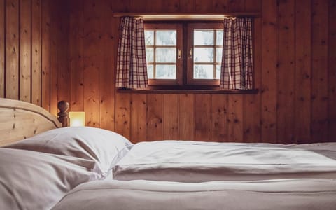 Bed, Photo of the whole room, Decorative detail