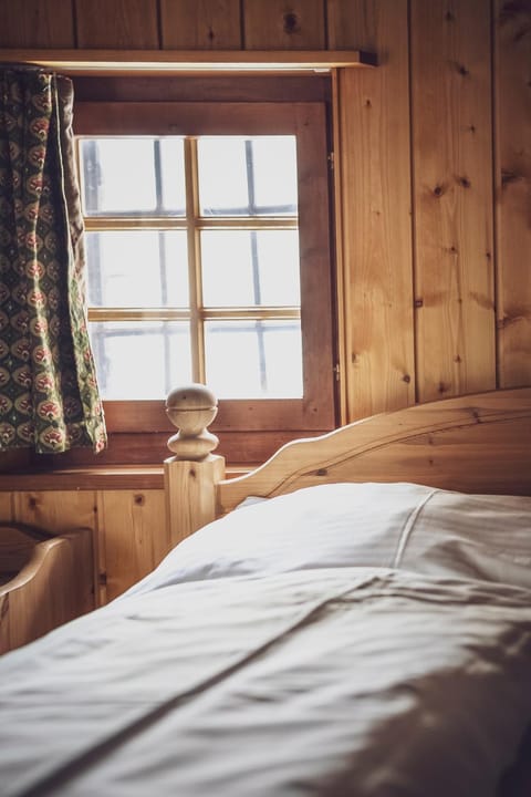 Bed, Photo of the whole room, Decorative detail