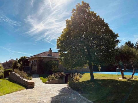 SagastiEnea Villa con Piscina y Tenis en la Rioja House in La Rioja