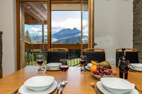 Dining area, Food, Mountain view