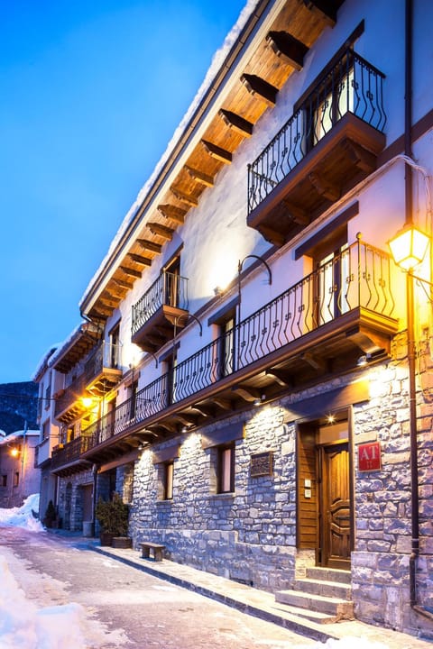 Facade/entrance, Winter, Sunset