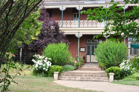 Holmhurst Guest House Bed and Breakfast in Bathurst
