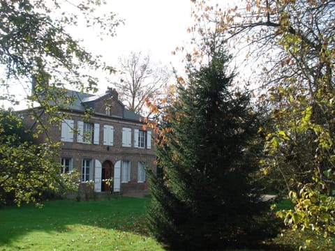 AU CHARME DES POMMIERS Bed and Breakfast in Normandy