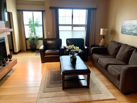 Luxurious Condo with Spa, Steam Room hosted by Fenwick Vacation Rentals Appart-hôtel in Canmore
