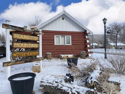 Roundtop Mountain Vista - Cabins and Motel Hotel in Thermopolis