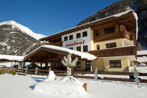 Facade/entrance, Winter