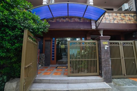 L Mansion 2 Palanan Makati City Hotel in Pasay