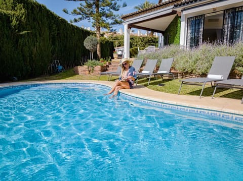 People, Garden, Swimming pool, sunbed