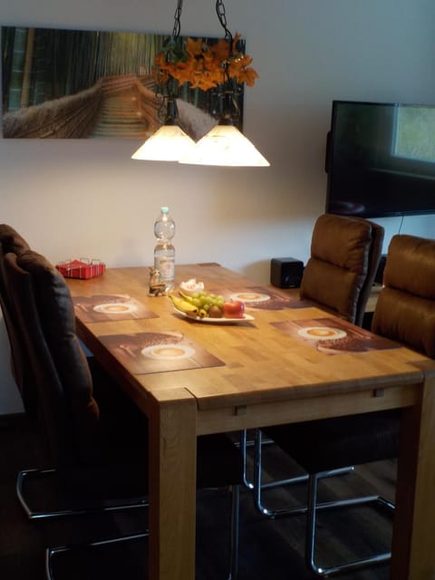 Dining area, Food