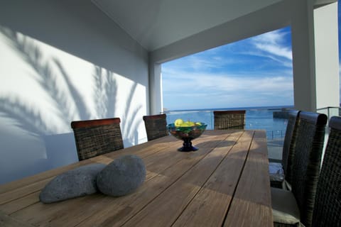 View (from property/room), Balcony/Terrace, Dining area, Sea view