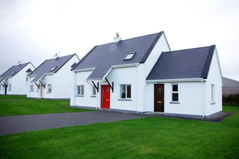 Facade/entrance, Neighbourhood, On site