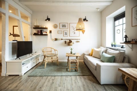 Communal lounge/ TV room, Living room