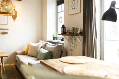 Photo of the whole room, Seating area