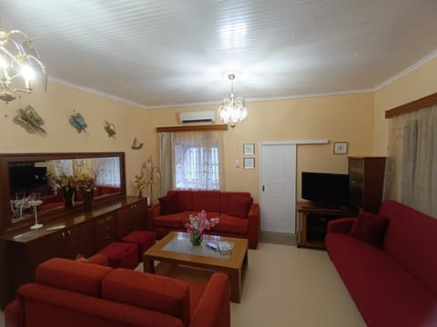 Rodomelo House with Terrace - 4 Bedrooms Apartamento in Leonidio