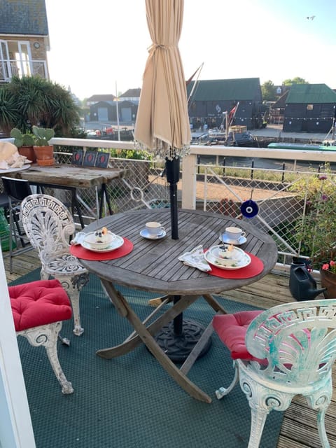 View (from property/room), Balcony/Terrace, Dining area