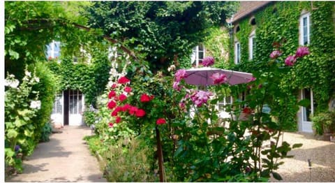 Facade/entrance, Spring, Summer, Garden view