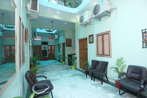 Collection-O Sara Grand Near Ram Manohar Lohia hospital Hotel in Lucknow