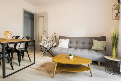 "COSY" Appartement confort de 50m2 à 150m de la Mer et du Centre ville, parking gratuit Condo in Canet-en-Roussillon