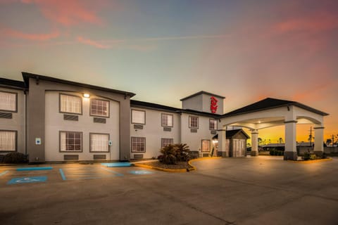 Red Roof Inn & Suites Lake Charles Motel in Lake Charles