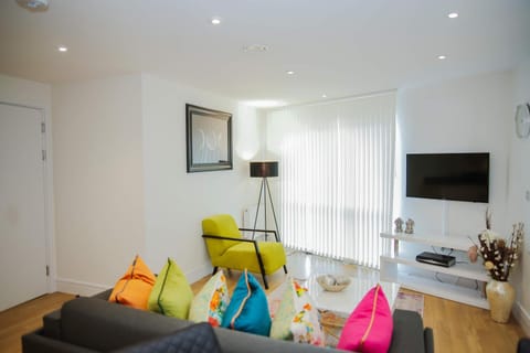 EXECUTIVE 2 BED APARTMENT Apartment in London