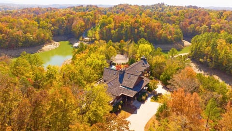 Douglas Lake Lodge in the Smoky Mountains Maison in Sevierville