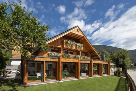 Property building, Restaurant/places to eat