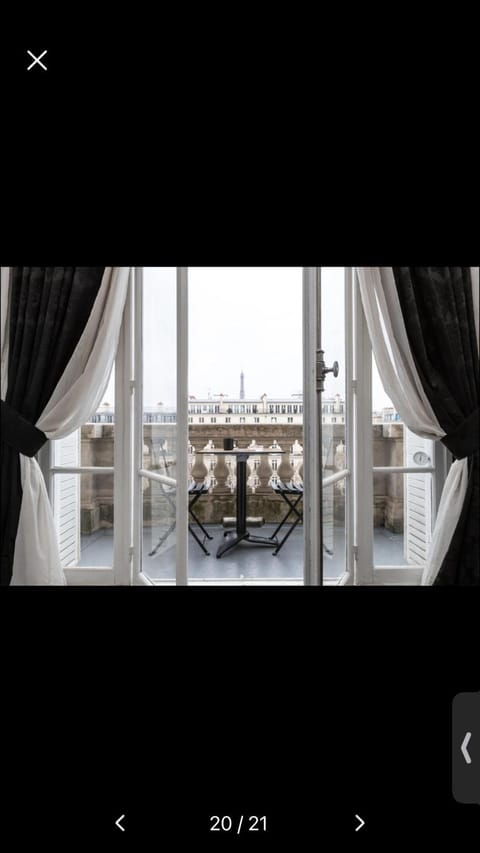 Point-Of-View Champs Elysees Appartement in Paris