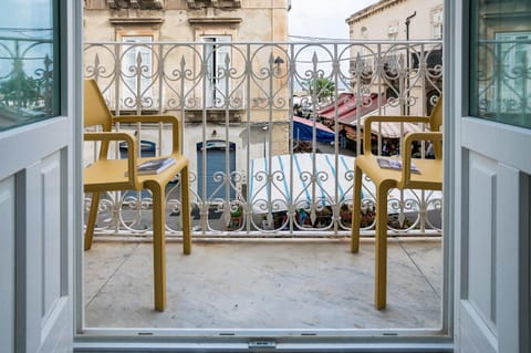 Balcony/Terrace, City view, Sea view, Street view