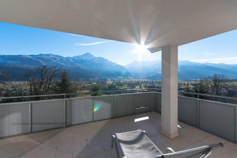 Balcony/Terrace, Mountain view
