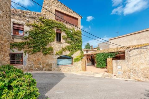 Property building, Patio, Facade/entrance, Neighbourhood