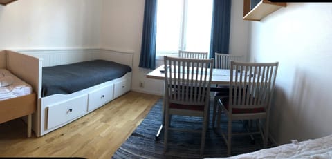 Bed, Photo of the whole room, Seating area, Dining area, Bedroom