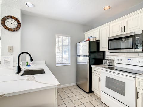 4 Bedroom Townhouse in a Gated Resort! Apartment in Kissimmee