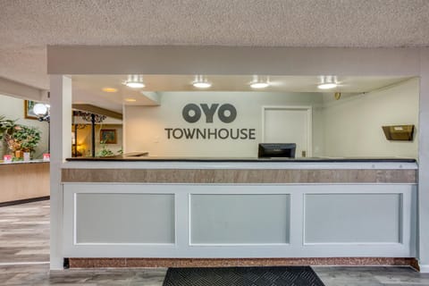 OYO Townhouse Tulsa Woodland Hills Hotel in Tulsa