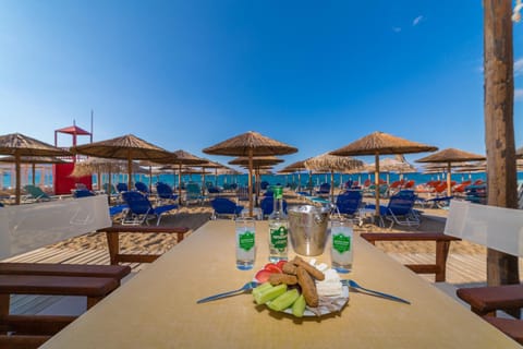 Restaurant/places to eat, Beach, Alcoholic drinks