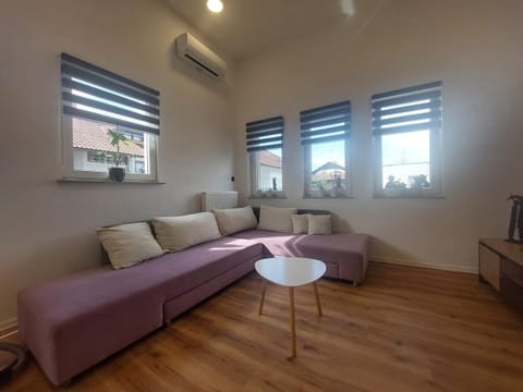 Living room, Seating area, air conditioner