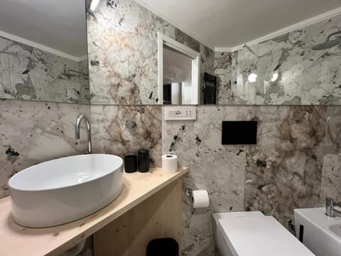 Shower, Bathroom, bidet