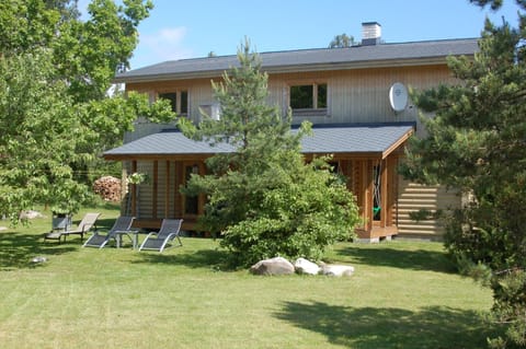 Facade/entrance, Garden view