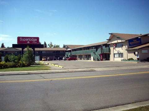 Superlodge Canada Motel in Lethbridge