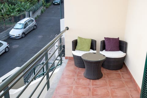 Property building, Balcony/Terrace, Sea view, Street view