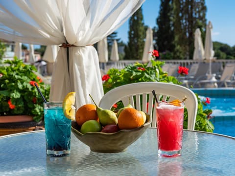 Food and drinks, Swimming pool