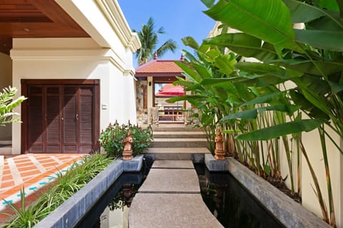 Property building, Facade/entrance, Day, Garden, Garden view