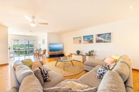 1-39 Leonard Ave - comfort, space and Wi-Fi House in Shoal Bay