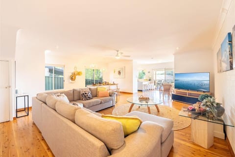 1-39 Leonard Ave - comfort, space and Wi-Fi Haus in Shoal Bay