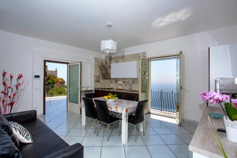 DOMUS VIGNA Fusco, Vista Mare, Amalfi Coast Villa in Furore