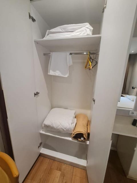 towels, wardrobe