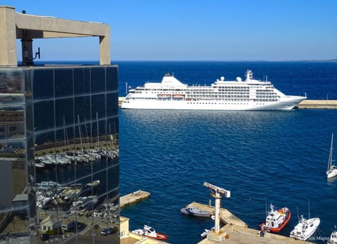 Facade/entrance, Bird's eye view, Sea view