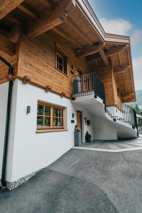 Property building, Facade/entrance